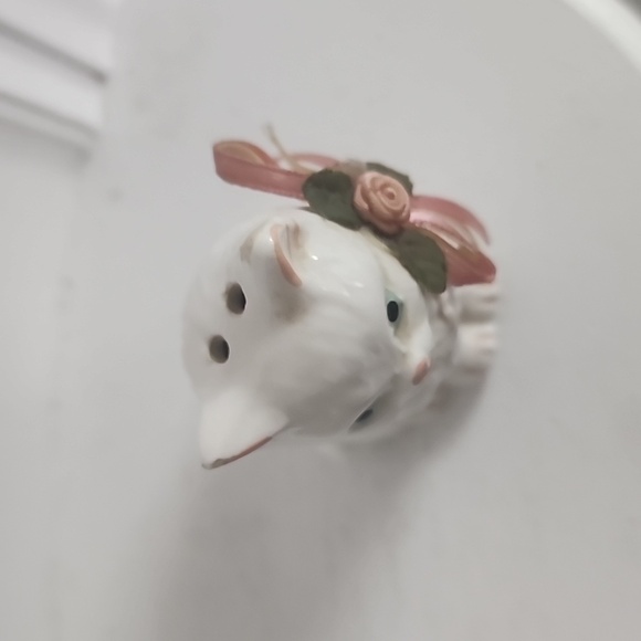 Cat Salt and Pepper Shakers, Black and White Cats - Picture 3 of 6